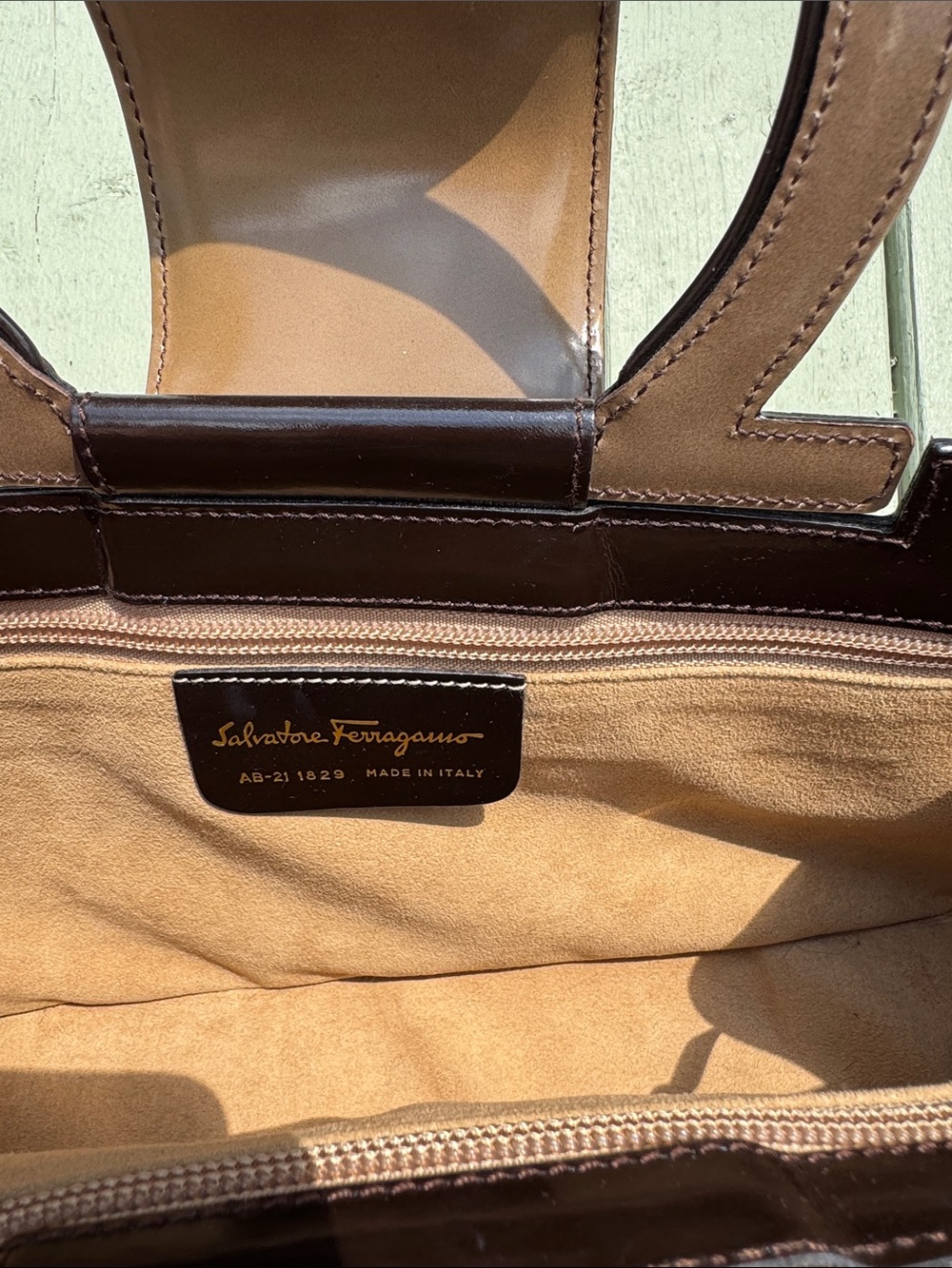 salvatore ferragamo bag - Picture 7 of 8
